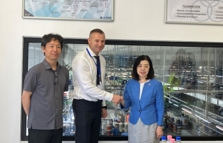 Ambassador Kato had a tour at the factory