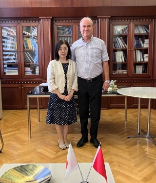 フンド学長と加藤大使